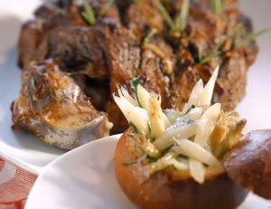 Lammkeule mit Rosmarin und gefülltem Spargelbrötchen