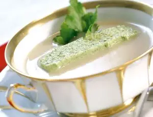 Selleriesuppe mit Petersilienpüree
